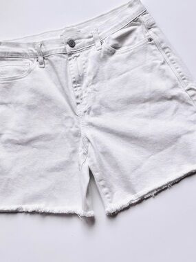 Habitual Women’s 28” White “Skylar” Raw Hem Cutoff Denim Shorts